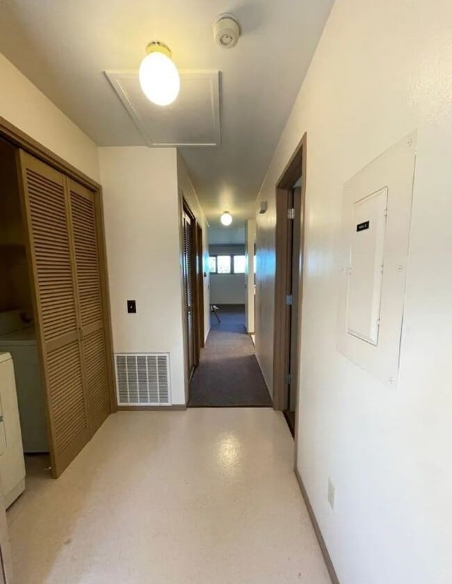 Building Photo - Bayview Chapel and Caretaker Apt - Unit B