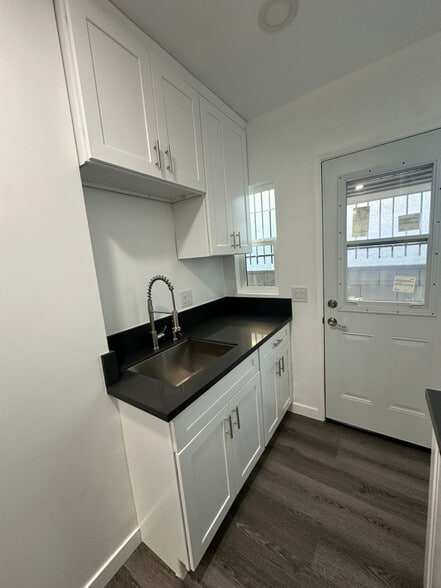 Building Photo - 14812 Sylvan St