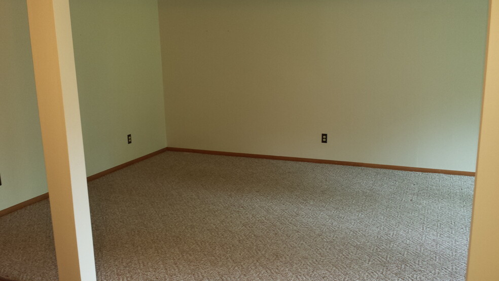 Living room. - 1923 Viking Dr NW
