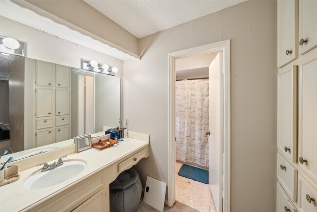 Building Photo - 715 Marne Ln