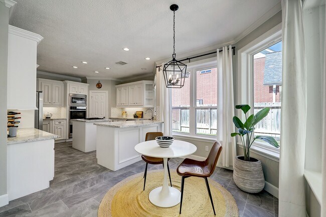 Building Photo - 18902 Mountain Spring Dr