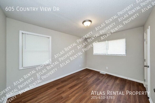 Building Photo - 605 Country View Dr NE