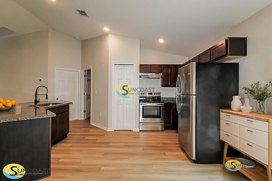 Building Photo - 2 Juniper Pass Dr