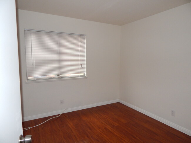 Building Photo - Adorable 3BR 1.75 BA House Available March!