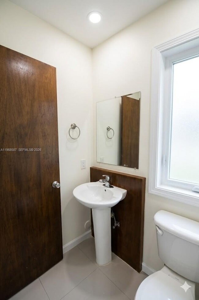 Building Photo - 2780 SW 33rd Ave