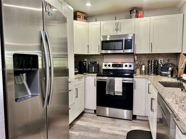 Building Photo - 15430 SW 82nd Ln
