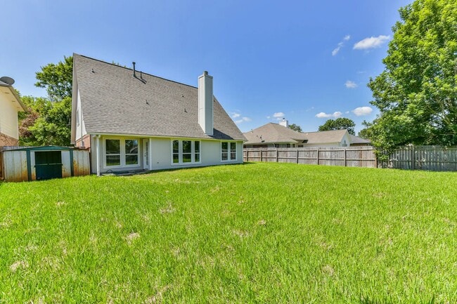 Building Photo - 106 Mango St