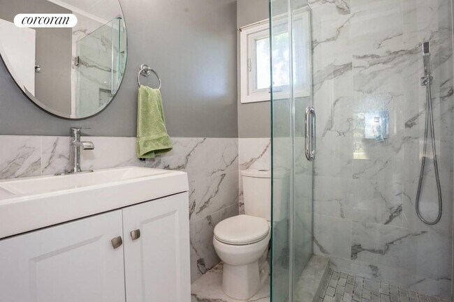 Building Photo - 12 Penny Ln