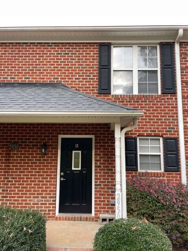 Building Photo - 1304