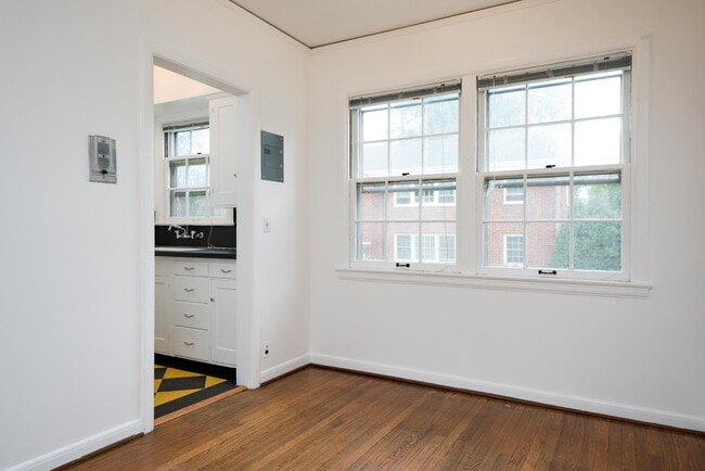 Building Photo - 5600 NE Sandycrest Terrace
