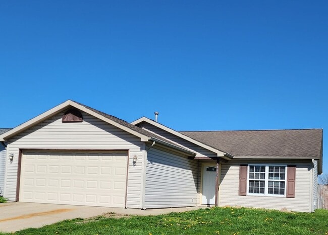 Primary Photo - Newly Renovated! 3 Bedroom, 2 Bath, 2 Car ...