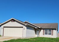 Building Photo - Newly Renovated! 3 Bedroom, 2 Bath, 2 Car ...
