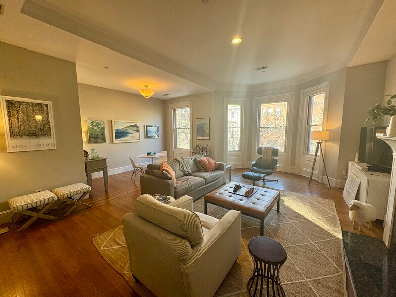 Building Photo - 331 Beacon St