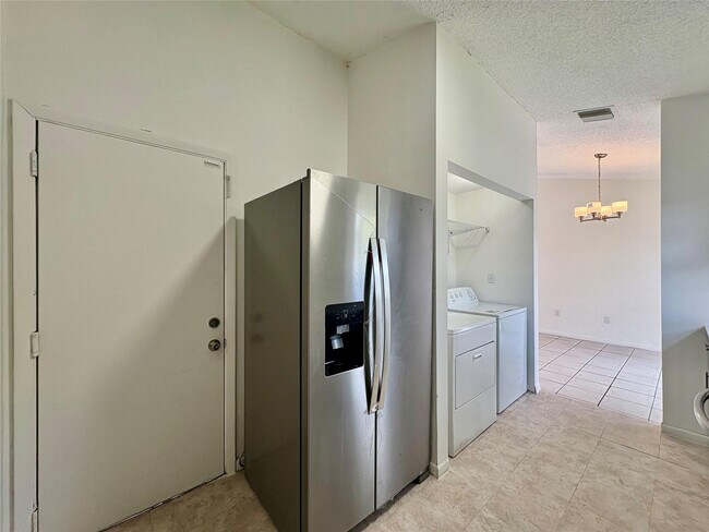 Building Photo - 20421 NW 32 Ct