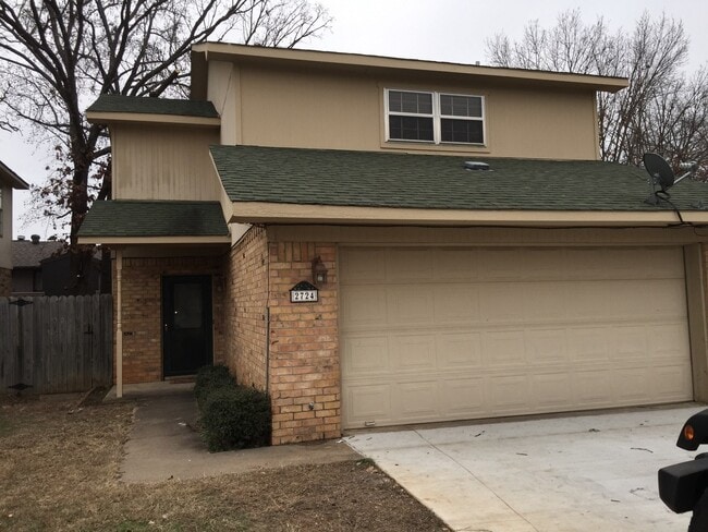 Primary Photo - 3/2/2 Fence yard Great location LISD