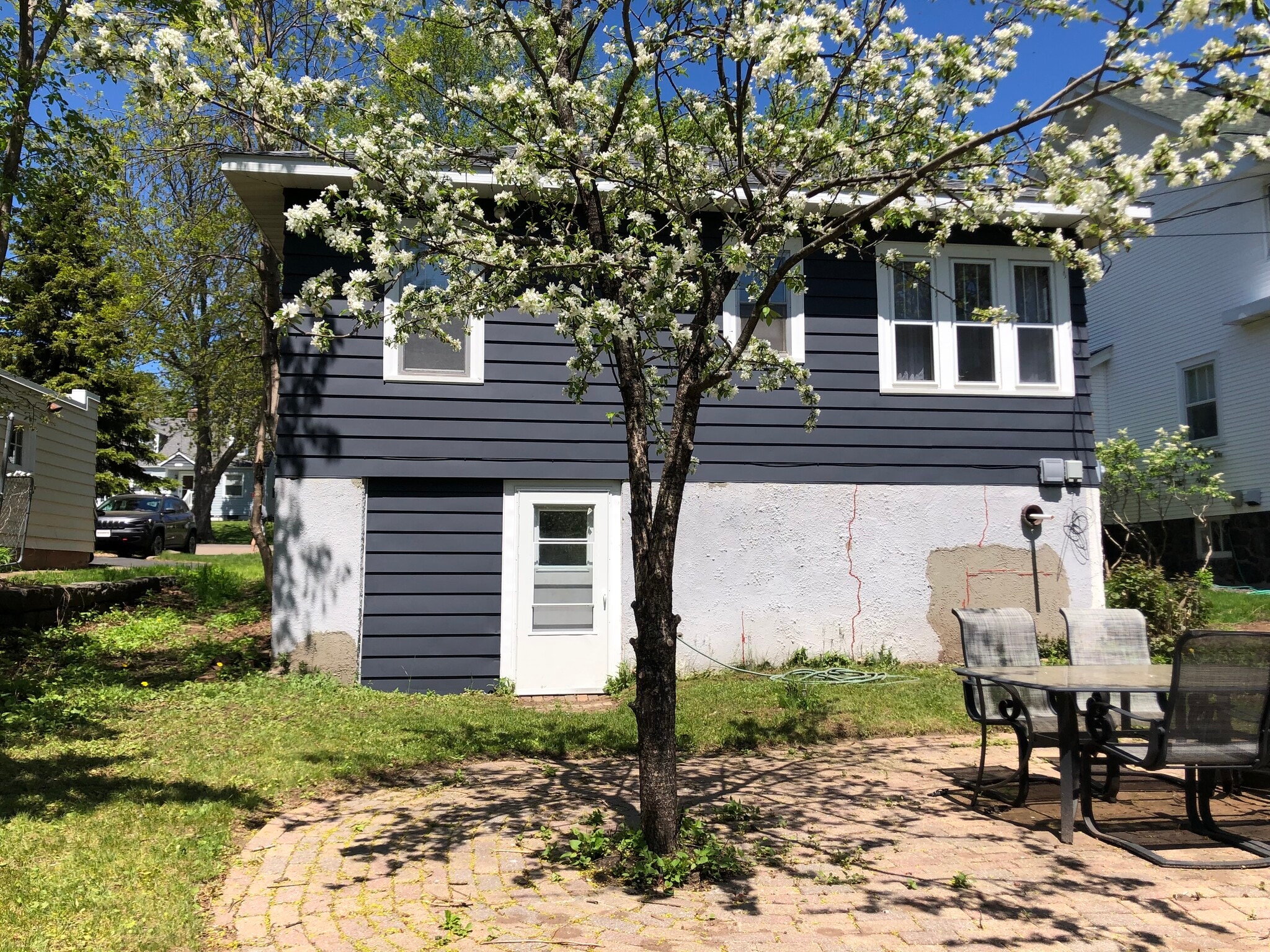 Back of house/walkout basement - 318 Kenilworth Ave