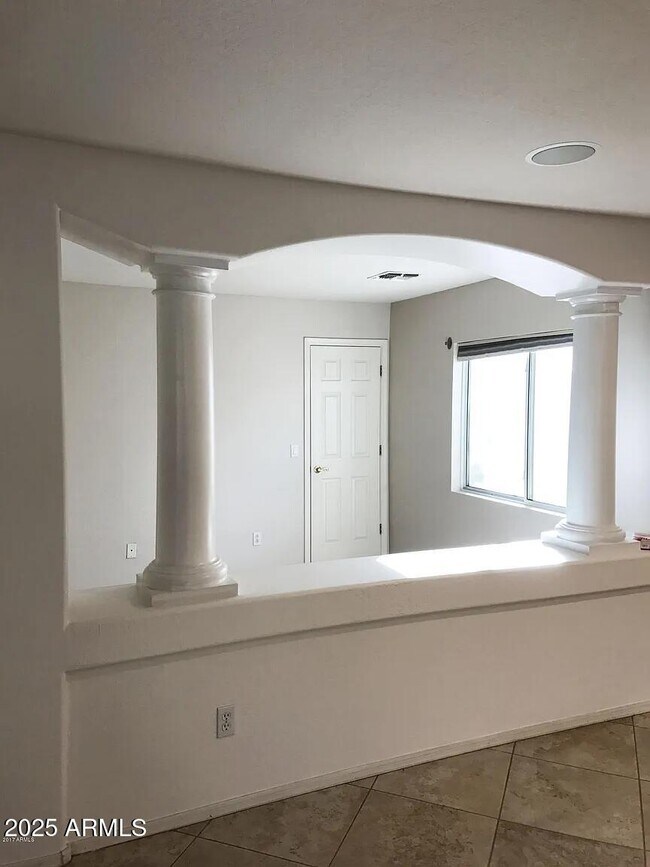 Building Photo - 6406 W El Cortez Pl