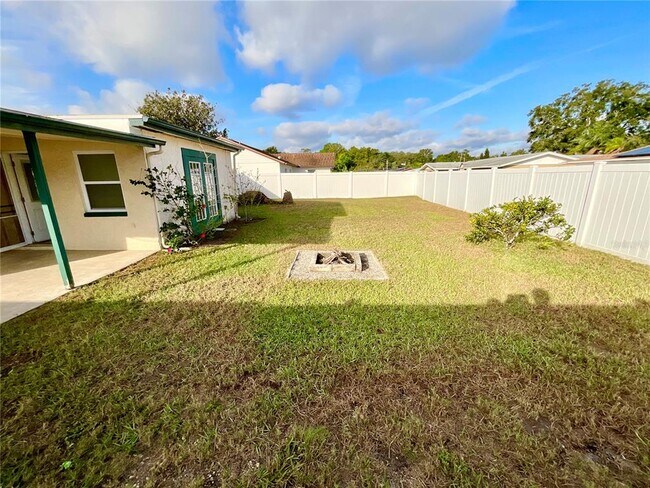 Building Photo - 5621 Mirada Dr