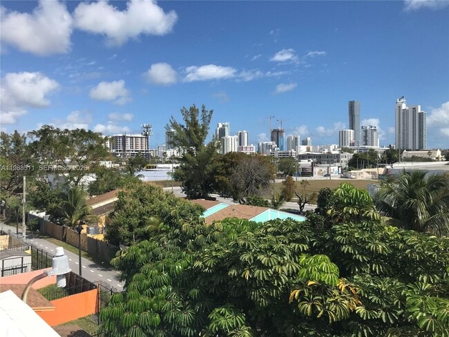 Building Photo - 1815 NW 1st Ct