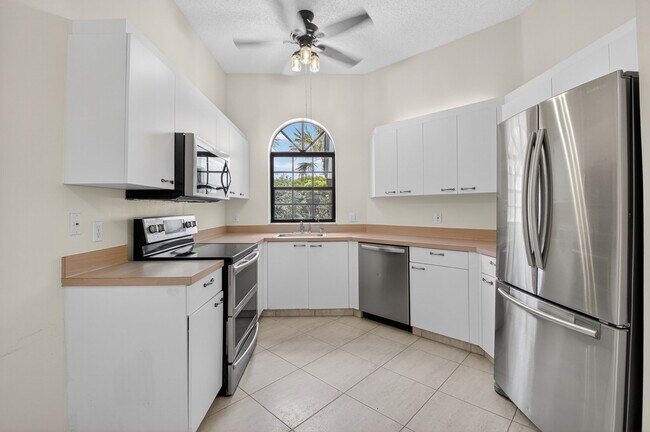 Building Photo - 5136 Floria Dr