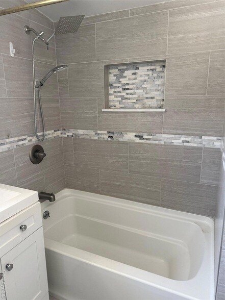 Building Photo - 10 Hillside Terrace