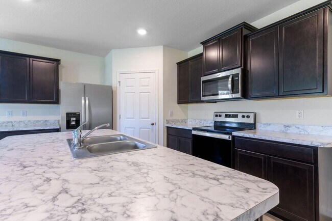 Building Photo - 1524 SW Bermel Ave