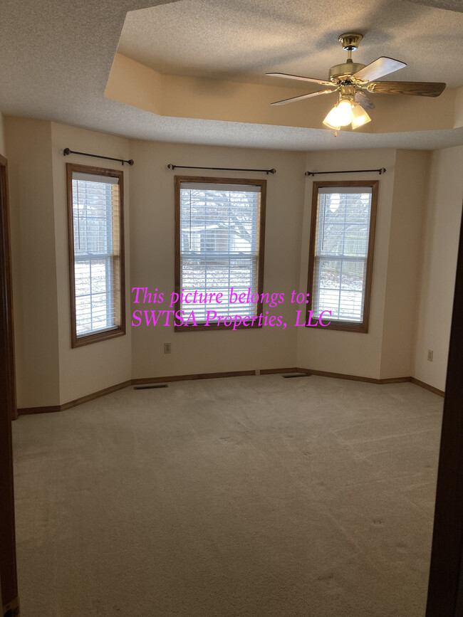 Building Photo - 417 Jeb St