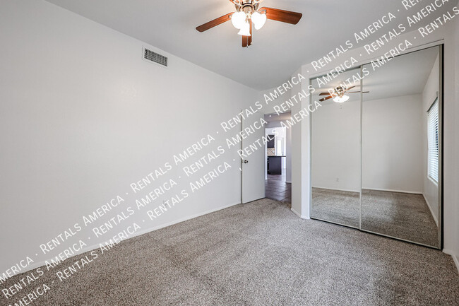Building Photo - 967 E Rockwell Dr