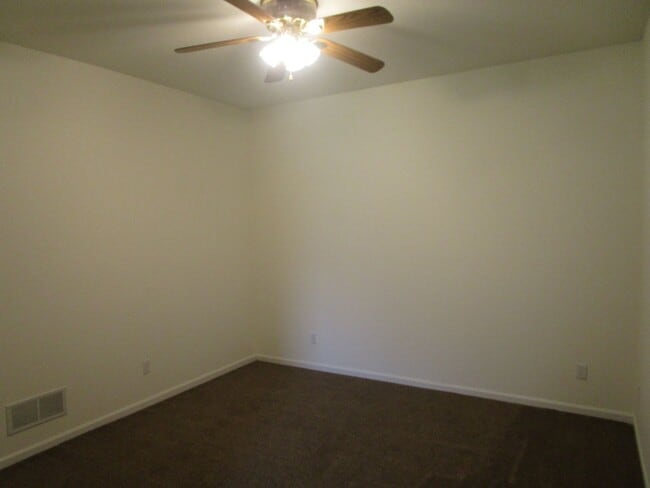 Building Photo - Huge 3 Bedroom, 2 Bath Town Home in SW Col...