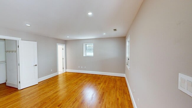 Building Photo - 911 Monroe St NW