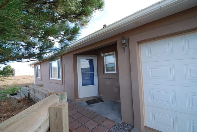 Building Photo - 4 Rainbow Rd