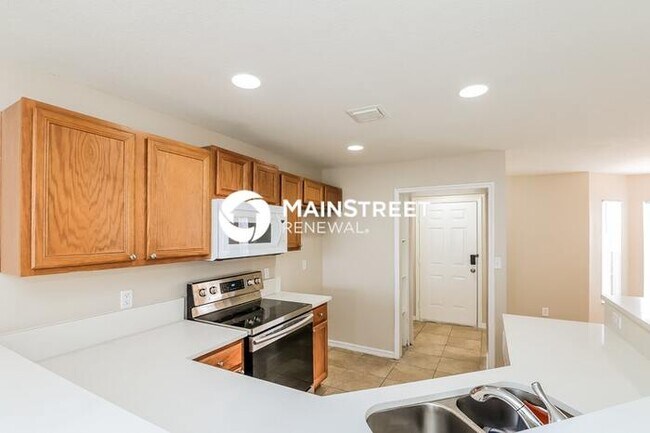 Building Photo - 3 Bedroom Pet-Friendly Home in Kissimmee, FL with Main Street Renewal