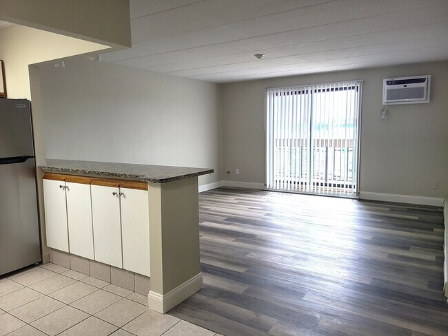 Building Photo - 576 Washington St