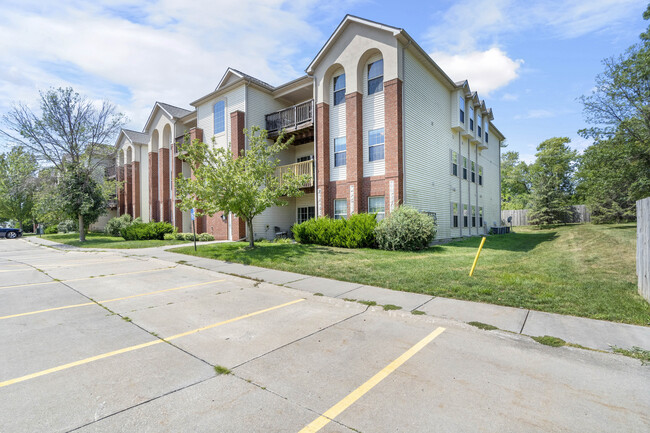 Building Photo - 805 Blue Sky Dr