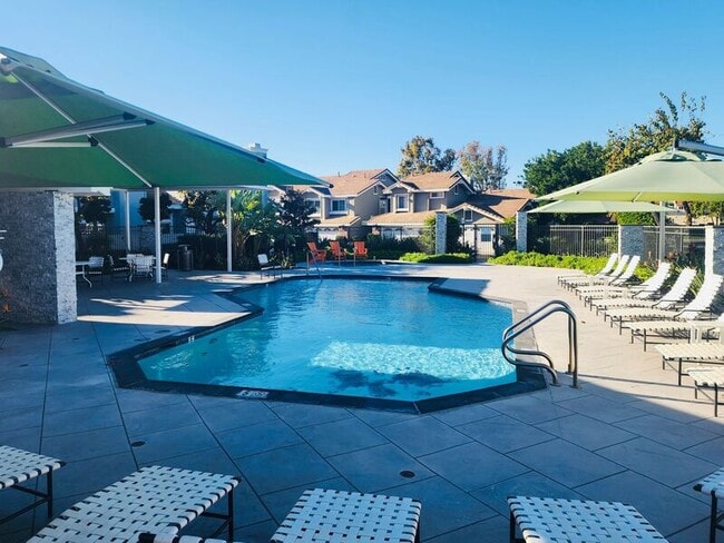 Building Photo - 2275 Hawthorne Pl