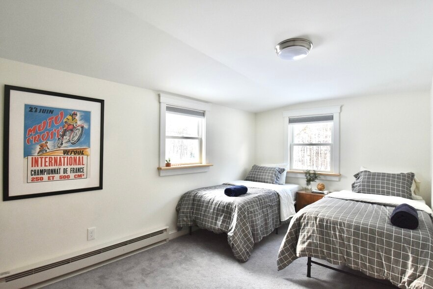 Building Photo - 8 Hanson Dr