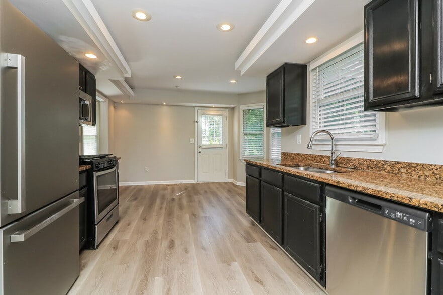Building Photo - 134 Oak Landing Dr S