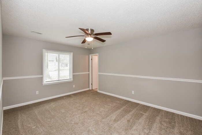 Building Photo - 619 Larry Dr