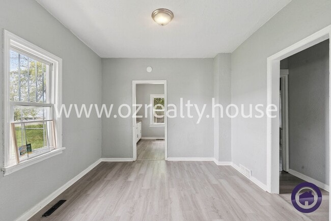 Building Photo - Cozy Two-Bedroom Home with Fresh Updates a...
