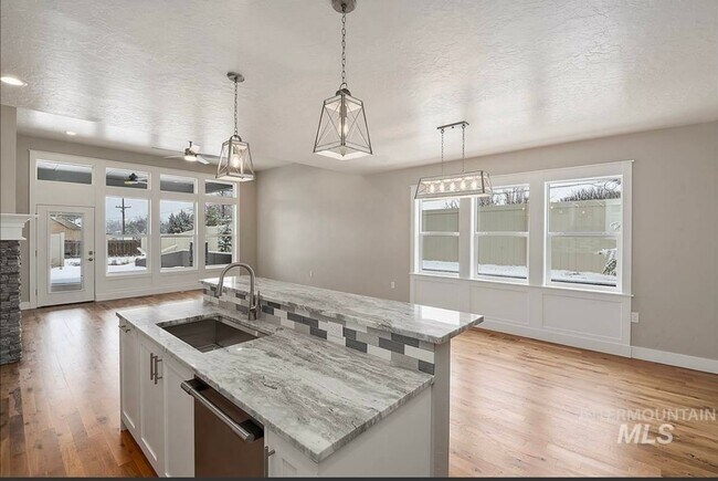 Building Photo - Beautiful Custom Single Level Boise Home A...