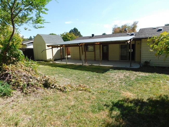 Building Photo - Home in Paradise Hills Sub-Division