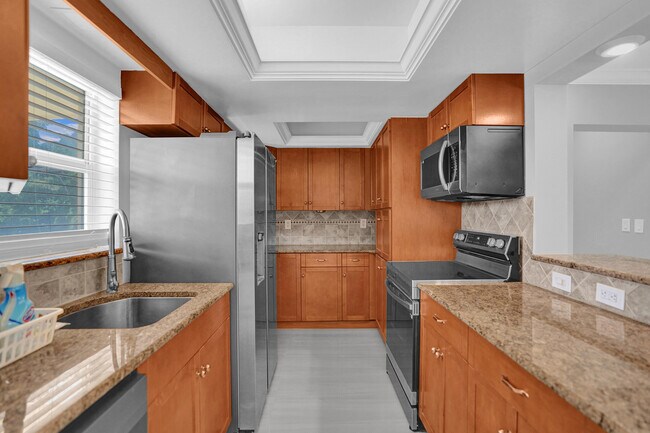 Building Photo - 2755 NE 28th Ave