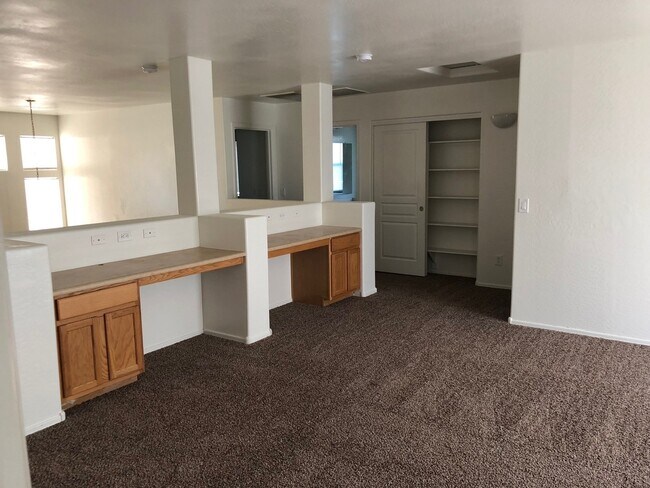 Building Photo - Massive 4 bedroom- 3 car garage- Large loft- Maricopa