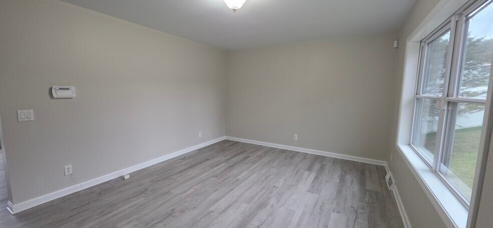 Building Photo - 10 Susquehanna Dr