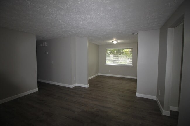 Building Photo - 3915 Oriely Dr E