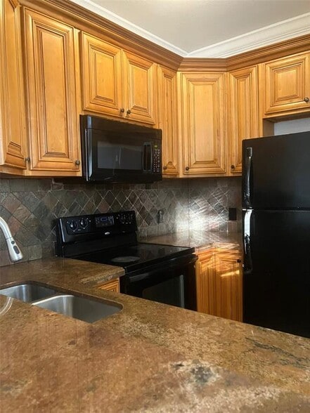 Building Photo - 840 Cypress Park Way