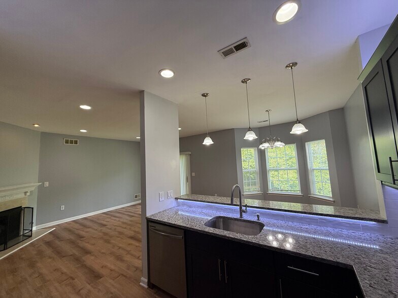 Building Photo - 77 Pinehurst Dr