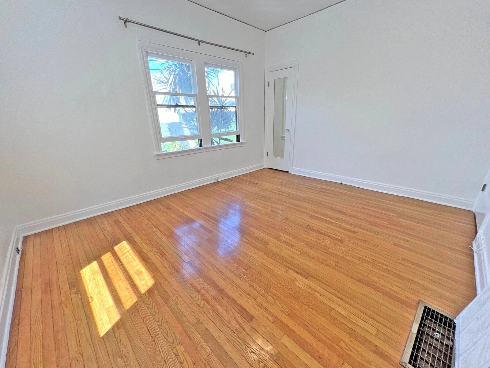 Building Photo - 335 N Orange Grove Ave