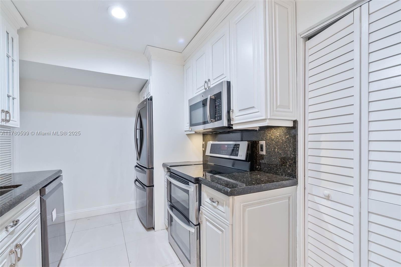 Building Photo - 4576 SW 139th Ct