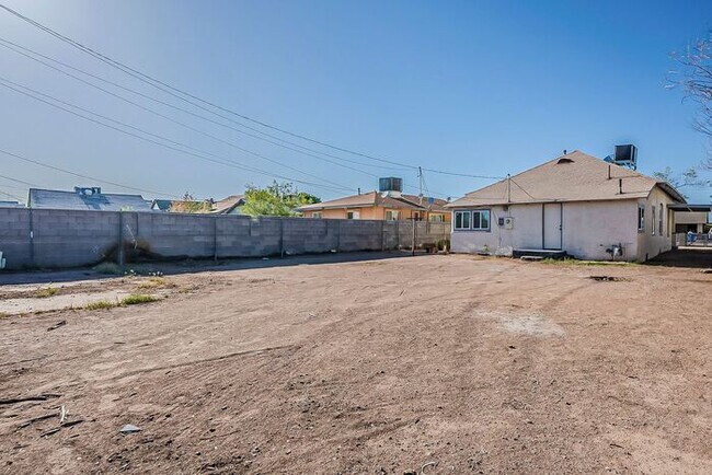 Building Photo - Beautiful Home in Phoenix Arizona
